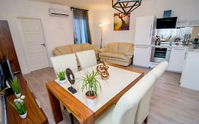 Choosy City Flat